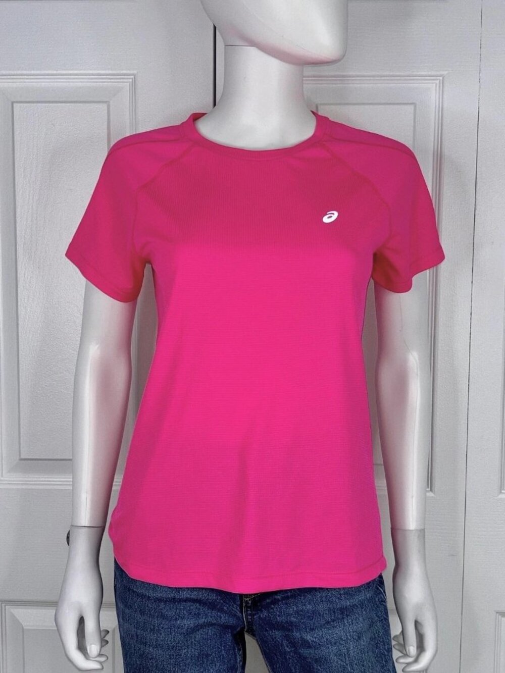ASICS women's medium t-shirt